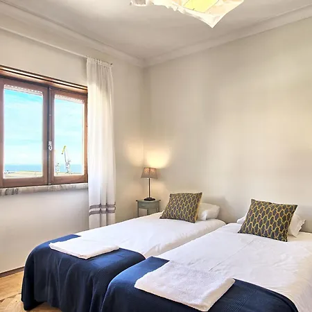 Fuer 29 Personen Und 1 Kind In Lissabon- Regiao De - Costa De Lisbo By Interhome Appartement *