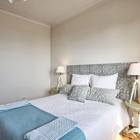 Fuer 29 Personen Und 1 Kind In Lissabon- Regiao De - Costa De Lisbo By Interhome Appartement Lissabon