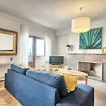 Fuer 29 Personen Und 1 Kind In Lissabon- Regiao De - Costa De Lisbo By Interhome Lisboa