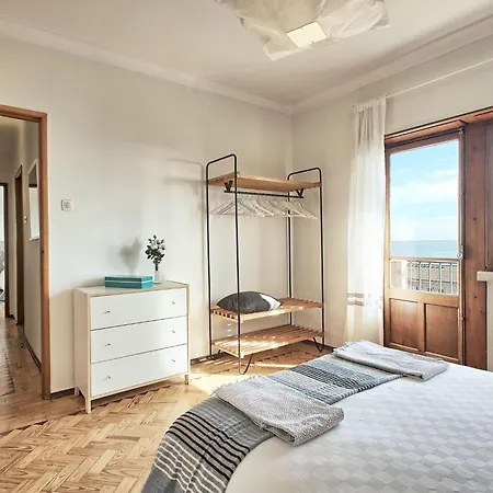 Fuer 29 Personen Und 1 Kind In Lissabon- Regiao De - Costa De Lisbo By Interhome Lissabon