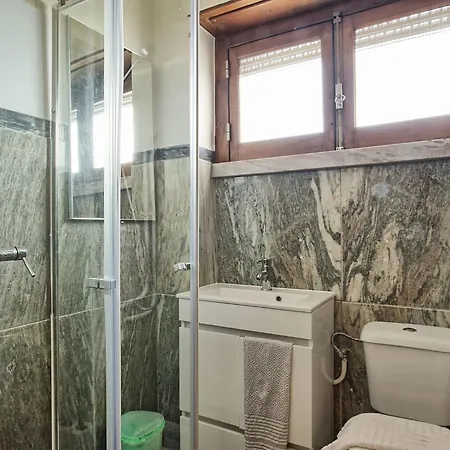 Apartment Fuer 29 Personen Und 1 Kind In Lissabon- Regiao De - Costa De Lisbo By Interhome Lissabon
