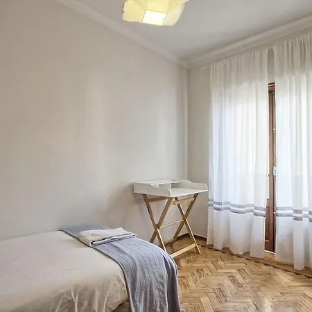Fuer 29 Personen Und 1 Kind In Lissabon- Regiao De - Costa De Lisbo By Interhome Lissabon