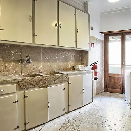 Apartment Fuer 29 Personen Und 1 Kind In Lissabon- Regiao De - Costa De Lisbo By Interhome *
