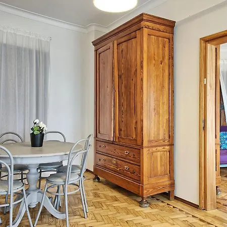Apartment Fuer 29 Personen Und 1 Kind In Lissabon- Regiao De - Costa De Lisbo By Interhome