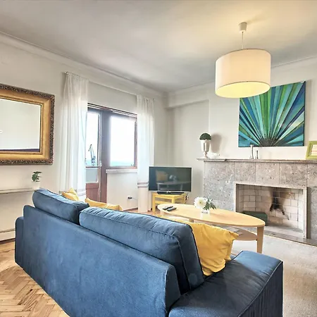 Fuer 29 Personen Und 1 Kind In Lissabon- Regiao De - Costa De Lisbo By Interhome Lissabon