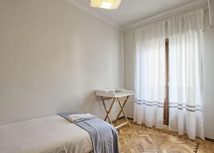 Fuer 29 Personen Und 1 Kind In Lissabon- Regiao De - Costa De Lisbo By Interhome Лиссабон