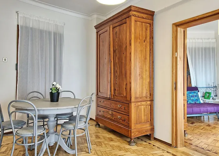 Apartament Fuer 29 Personen Und 1 Kind In Lissabon- Regiao De - Costa De Lisbo By Interhome