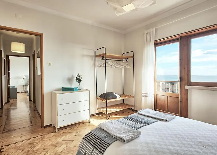 Fuer 29 Personen Und 1 Kind In Lissabon- Regiao De - Costa De Lisbo By Interhome Lisboa