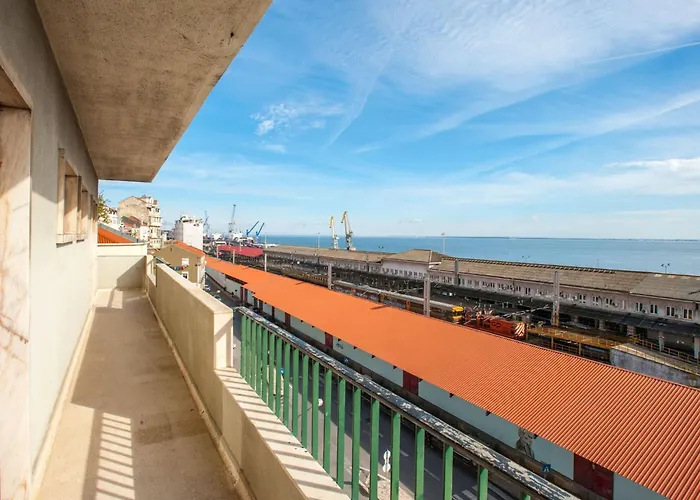 Fuer 29 Personen Und 1 Kind In Lissabon- Regiao De - Costa De Lisbo By Interhome Lejlighed