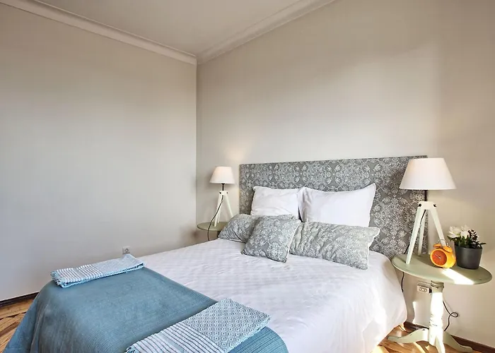Fuer 29 Personen Und 1 Kind In Lissabon- Regiao De - Costa De Lisbo By Interhome Lejlighed Lisboa